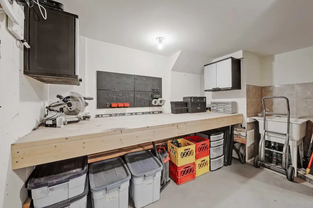 446 Killarney Glen Court SW Calgary AB T3E 7H4