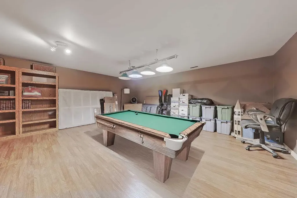 446 Killarney Glen Court SW Calgary AB T3E 7H4