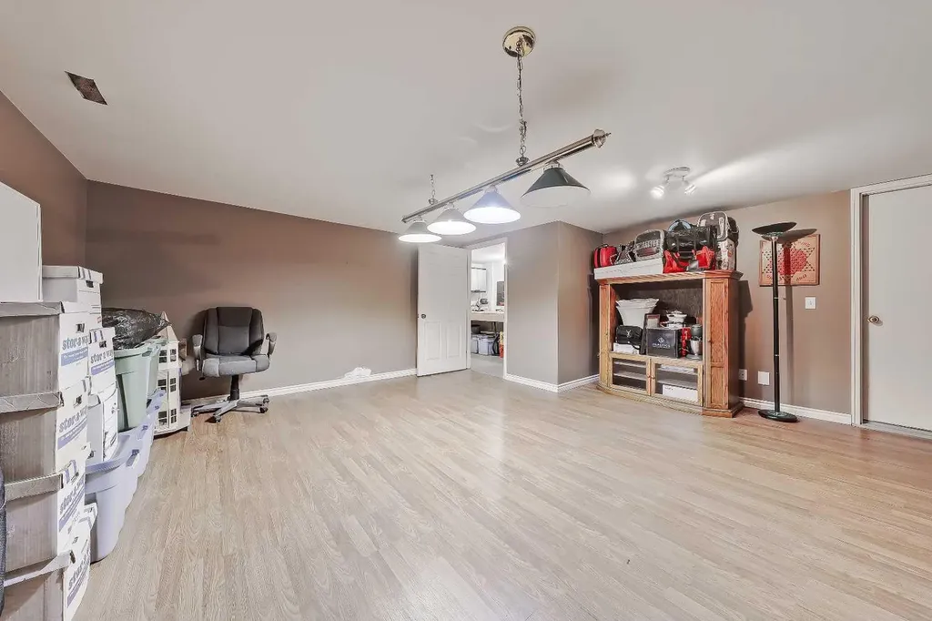 446 Killarney Glen Court SW Calgary AB T3E 7H4
