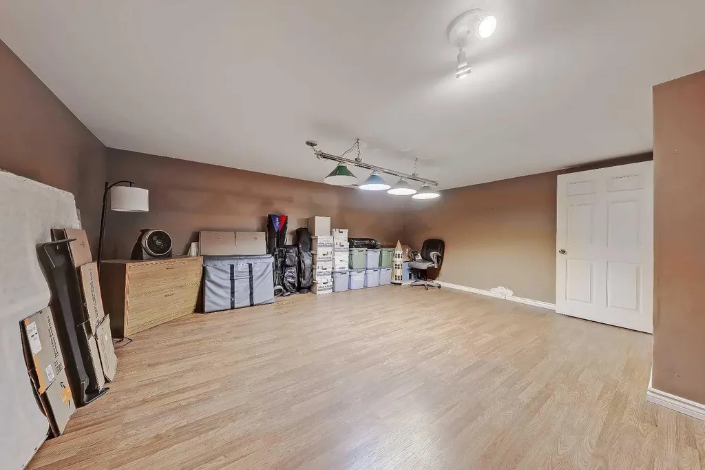 446 Killarney Glen Court SW Calgary AB T3E 7H4