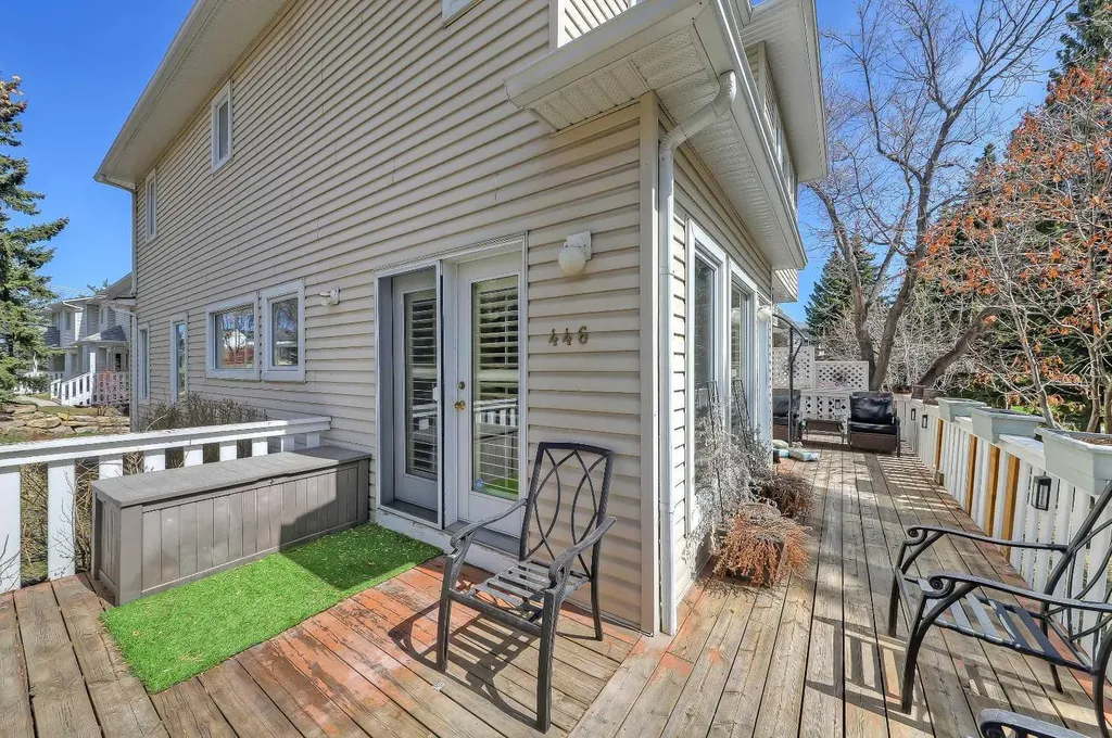 446 Killarney Glen Court SW Calgary AB T3E 7H4