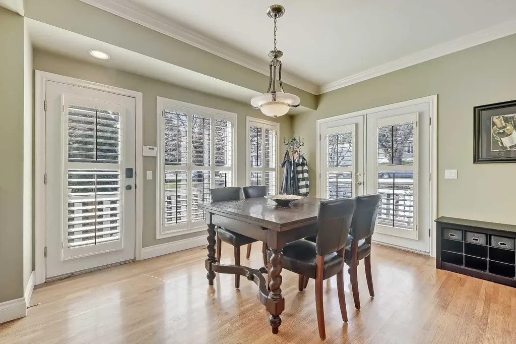 446 Killarney Glen Court SW Calgary AB T3E 7H4