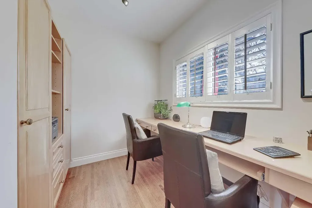 446 Killarney Glen Court SW Calgary AB T3E 7H4