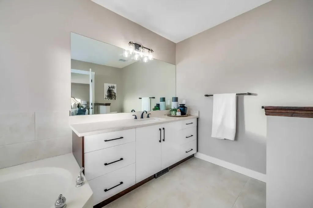 198 Panamount Villas NW Calgary AB T3K 6K2