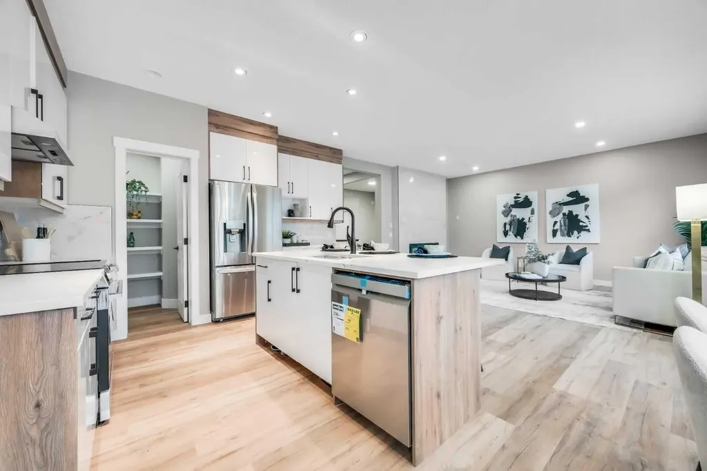 198 Panamount Villas NW Calgary AB T3K 6K2