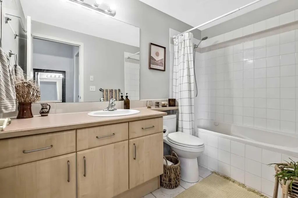 1026 12 Avenue SW Calgary AB T2R 0J6