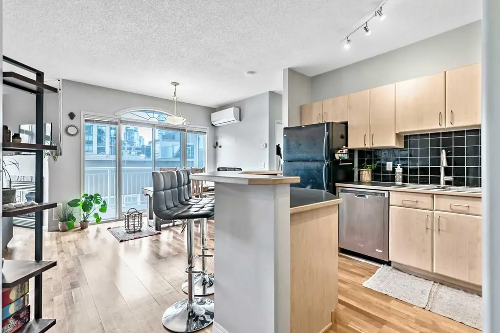 1026 12 Avenue SW Calgary AB T2R 0J6