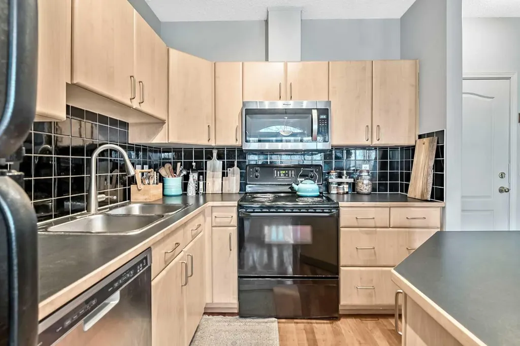 1026 12 Avenue SW Calgary AB T2R 0J6