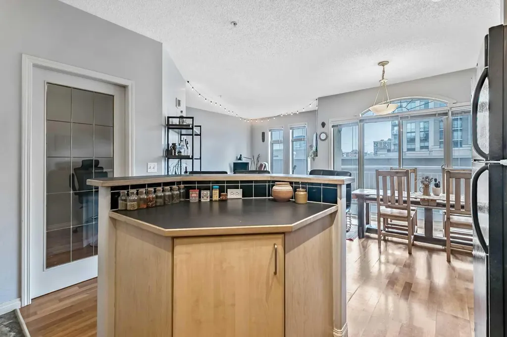 1026 12 Avenue SW Calgary AB T2R 0J6
