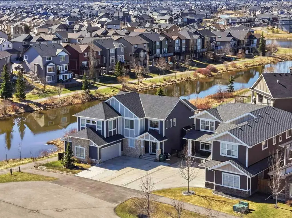 471 Canals Boulevard SW Airdrie AB T4B 0K1