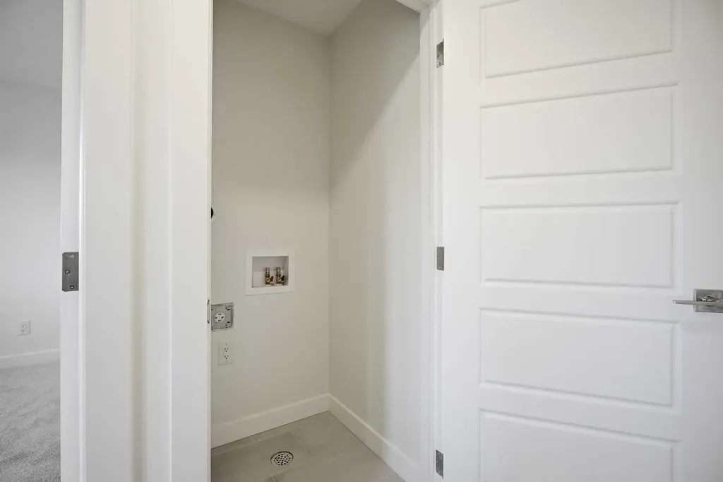 229 Dawson Wharf Road Chestermere AB T1X 2W1