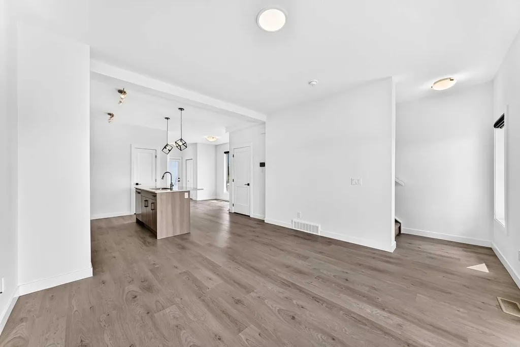 55 Lucas Way NW Calgary AB T3P 2C7