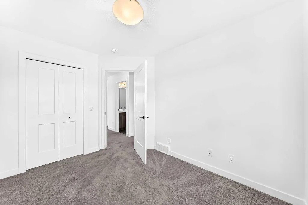 55 Lucas Way NW Calgary AB T3P 2C7