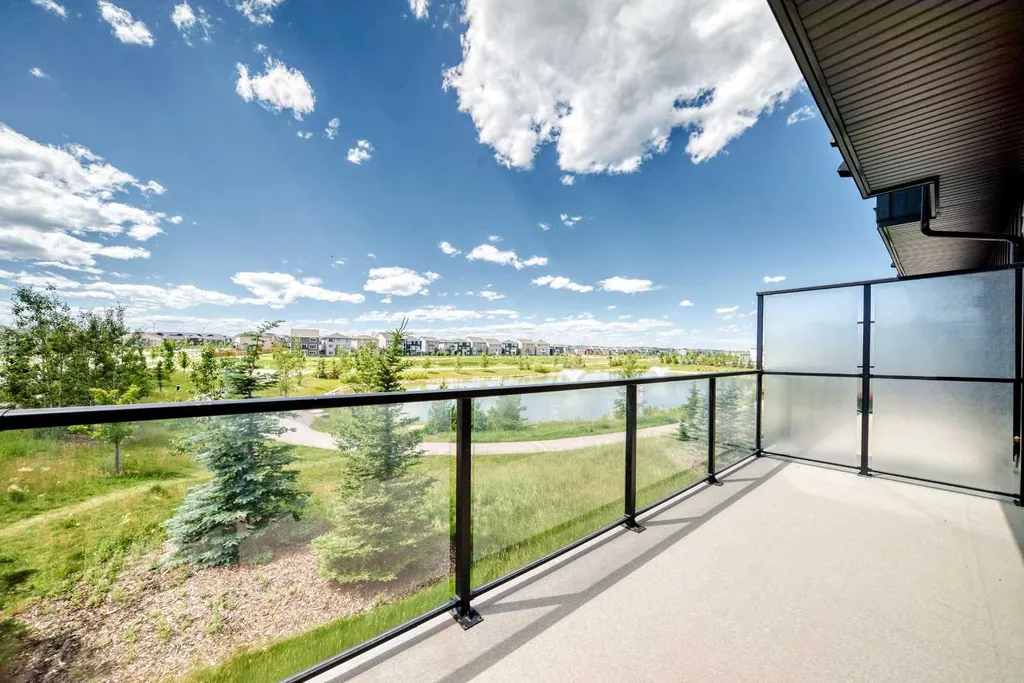 55 Lucas Way NW Calgary AB T3P 2C7
