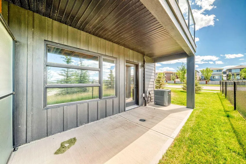 55 Lucas Way NW Calgary AB T3P 2C7