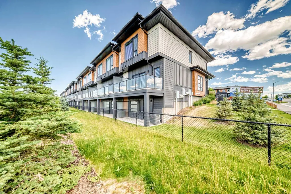 55 Lucas Way NW Calgary AB T3P 2C7