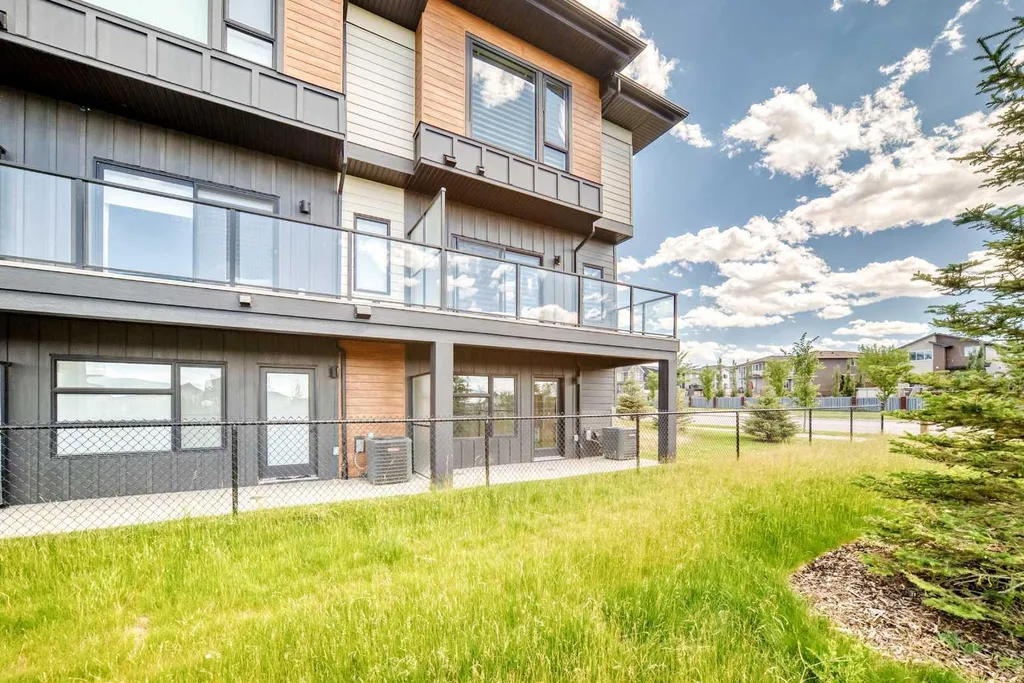 55 Lucas Way NW Calgary AB T3P 2C7