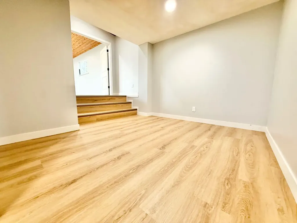8 9 Avenue W Brooks AB T1R 0N4