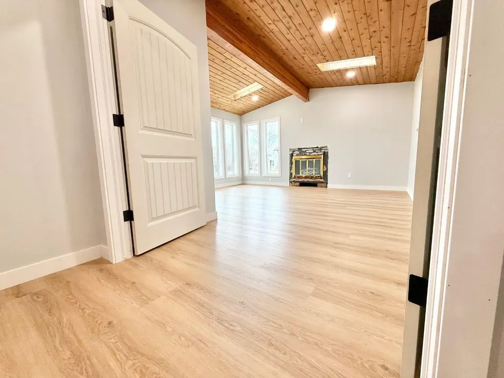 8 9 Avenue W Brooks AB T1R 0N4