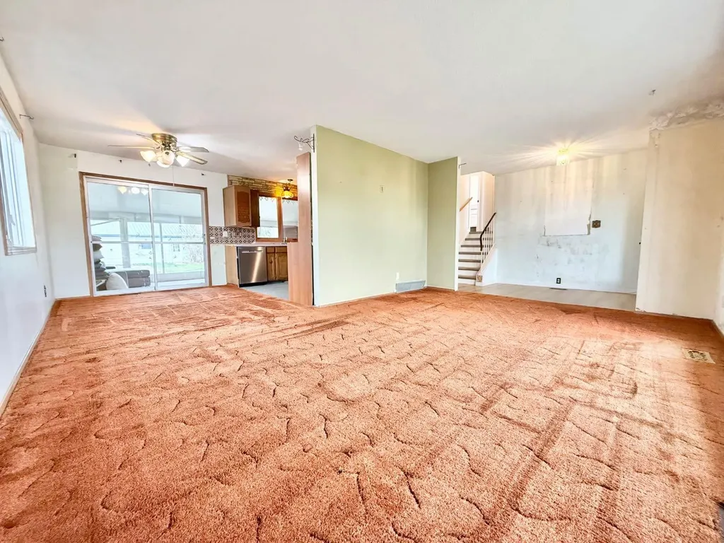 8 9 Avenue W Brooks AB T1R 0N4
