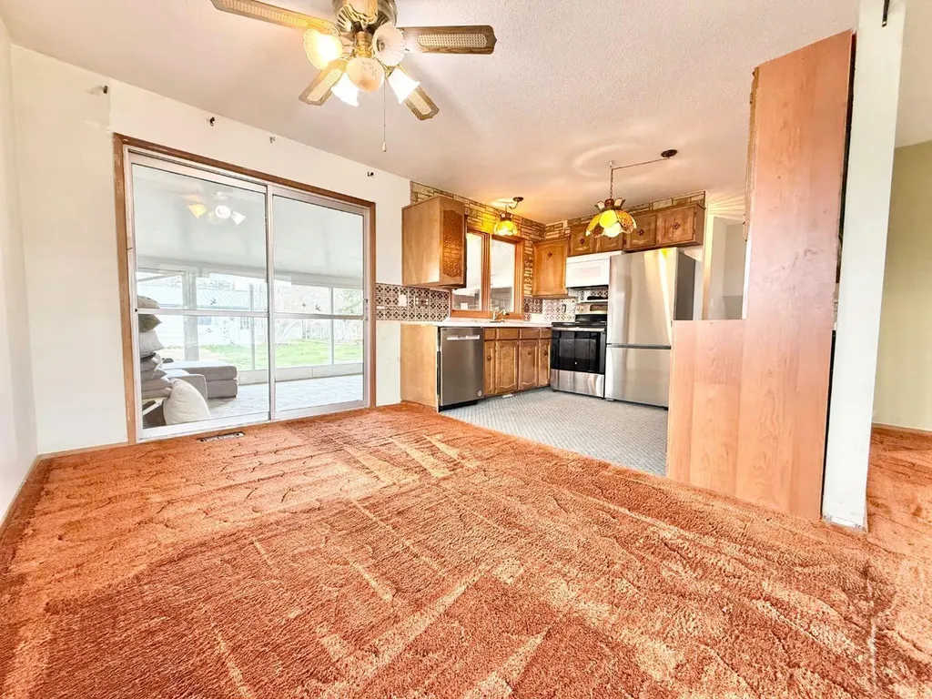 8 9 Avenue W Brooks AB T1R 0N4