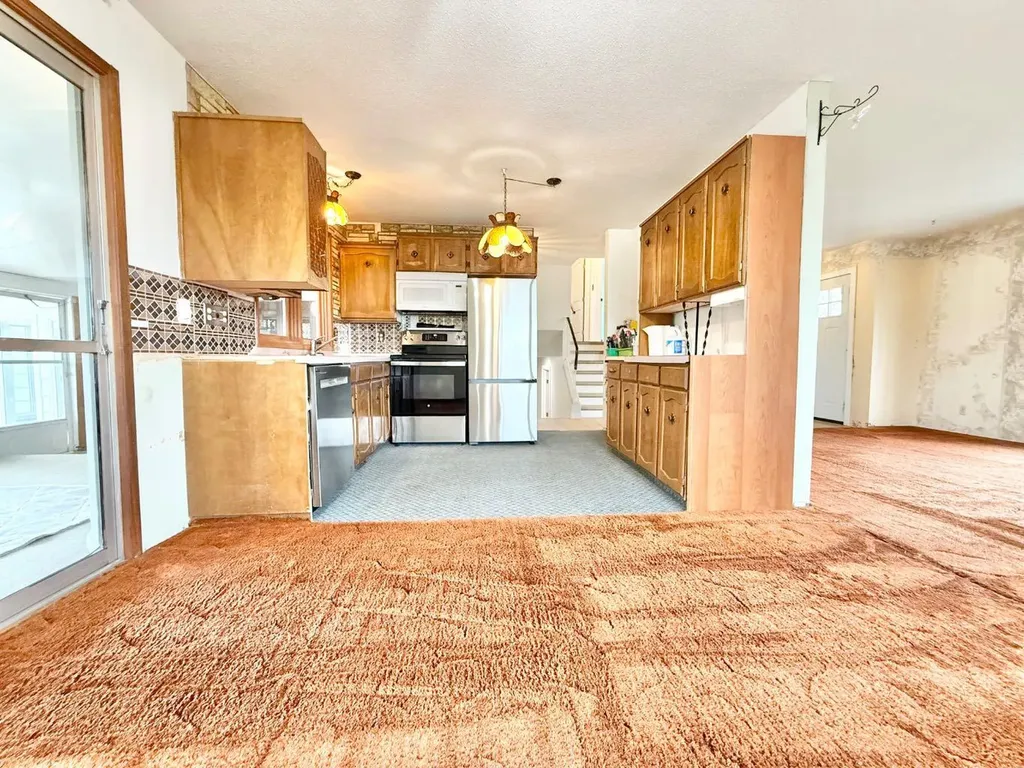 8 9 Avenue W Brooks AB T1R 0N4