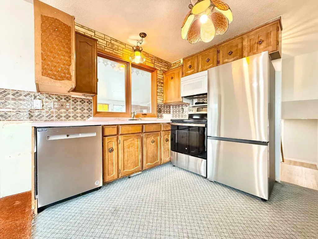 8 9 Avenue W Brooks AB T1R 0N4