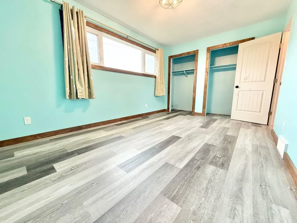 8 9 Avenue W Brooks AB T1R 0N4