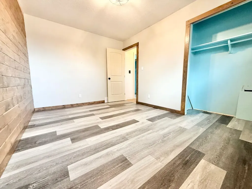 8 9 Avenue W Brooks AB T1R 0N4