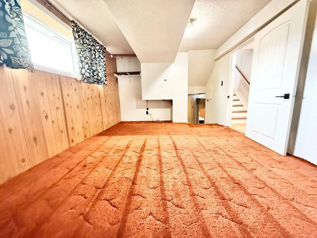 8 9 Avenue W Brooks AB T1R 0N4