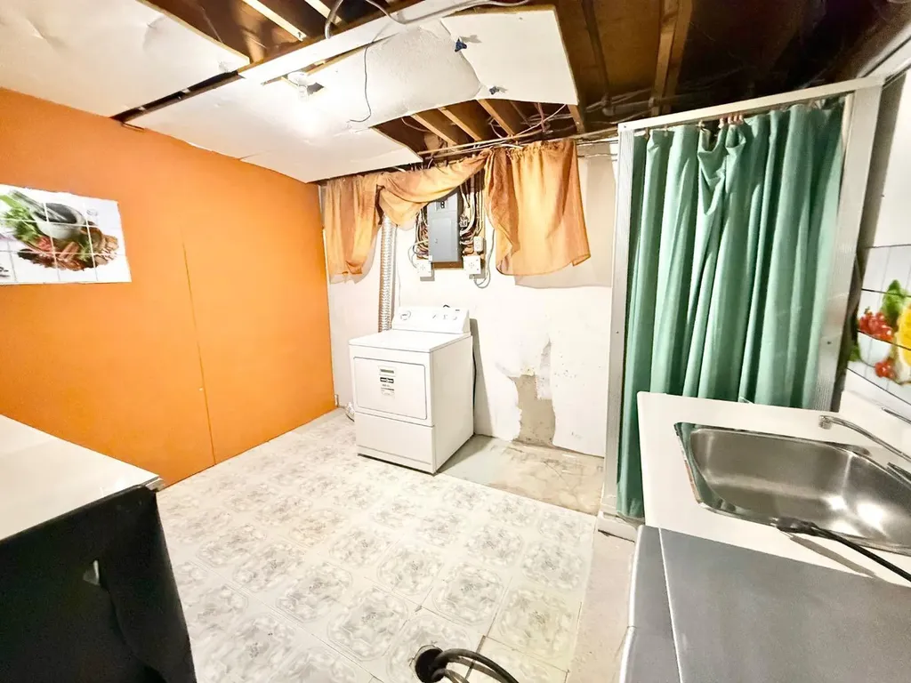 8 9 Avenue W Brooks AB T1R 0N4
