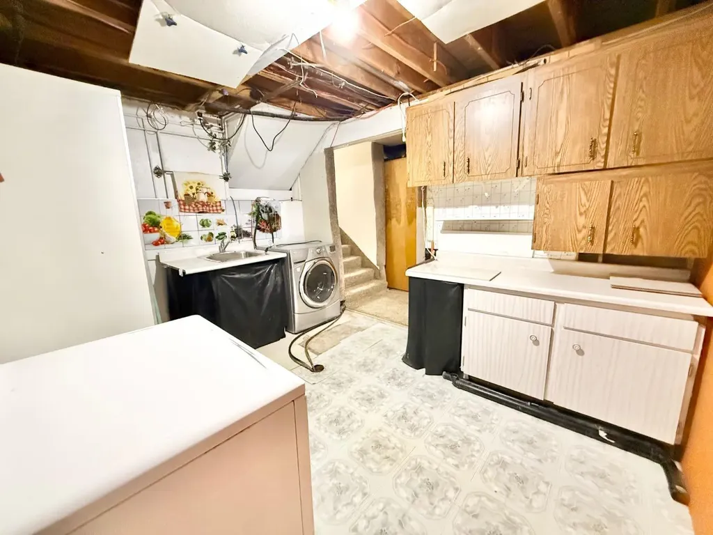 8 9 Avenue W Brooks AB T1R 0N4