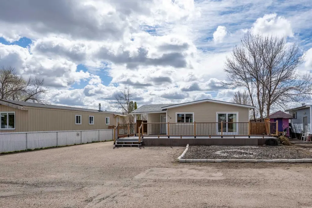 118 Anson Avenue SW Medicine Hat AB T1A8A3