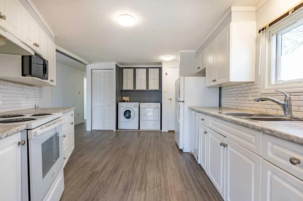 118 Anson Avenue SW Medicine Hat AB T1A8A3