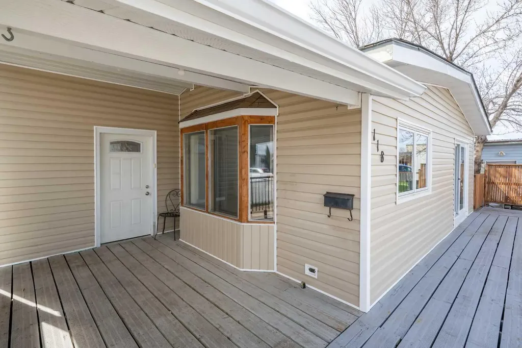 118 Anson Avenue SW Medicine Hat AB T1A8A3