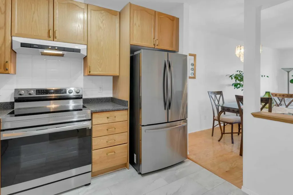 3115 Sienna Park Green SW Calgary AB T3H 3N7