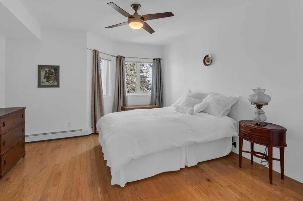 3115 Sienna Park Green SW Calgary AB T3H 3N7
