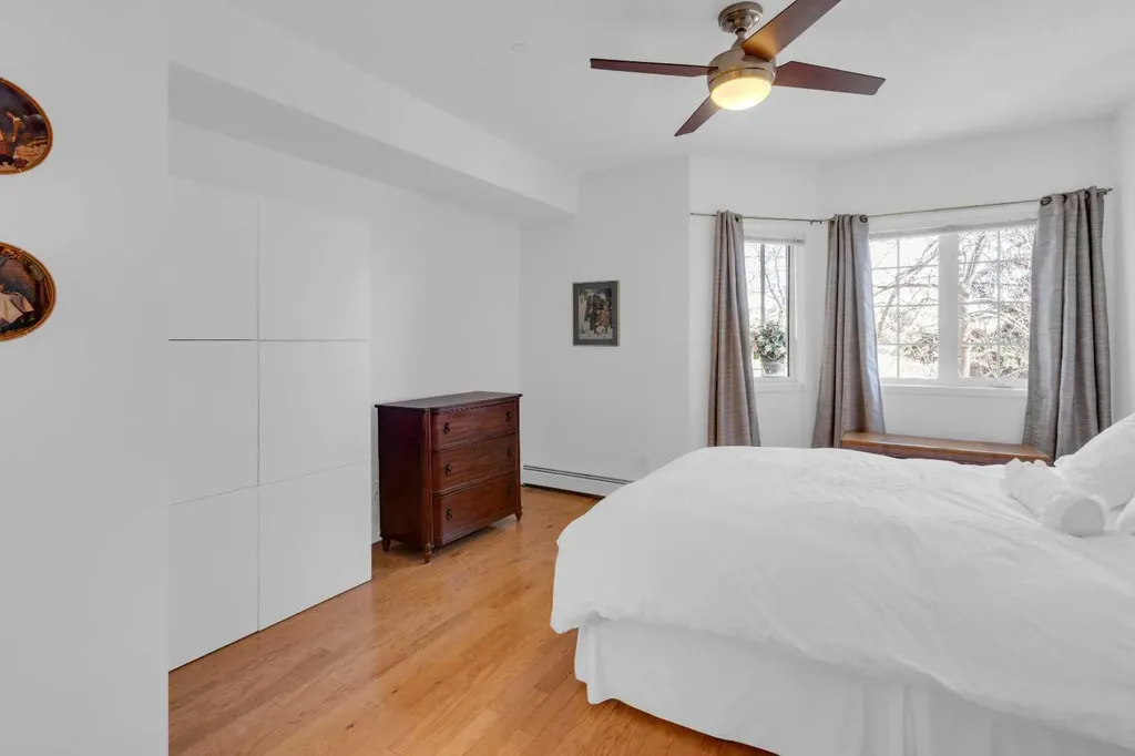 3115 Sienna Park Green SW Calgary AB T3H 3N7