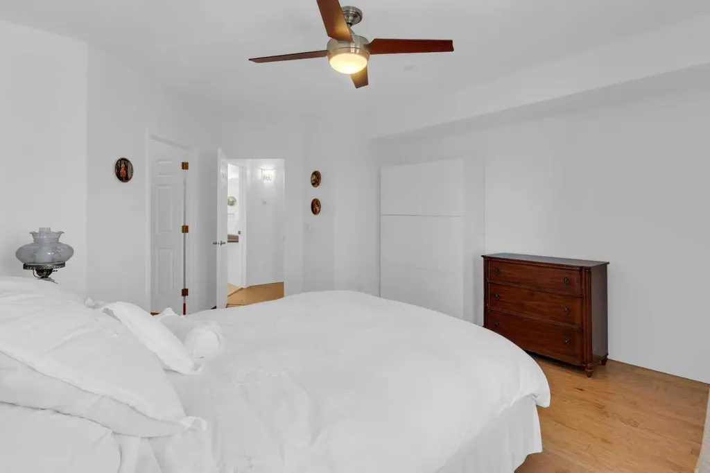 3115 Sienna Park Green SW Calgary AB T3H 3N7