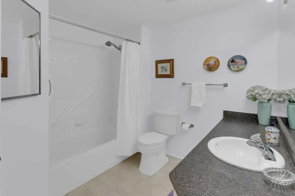 3115 Sienna Park Green SW Calgary AB T3H 3N7