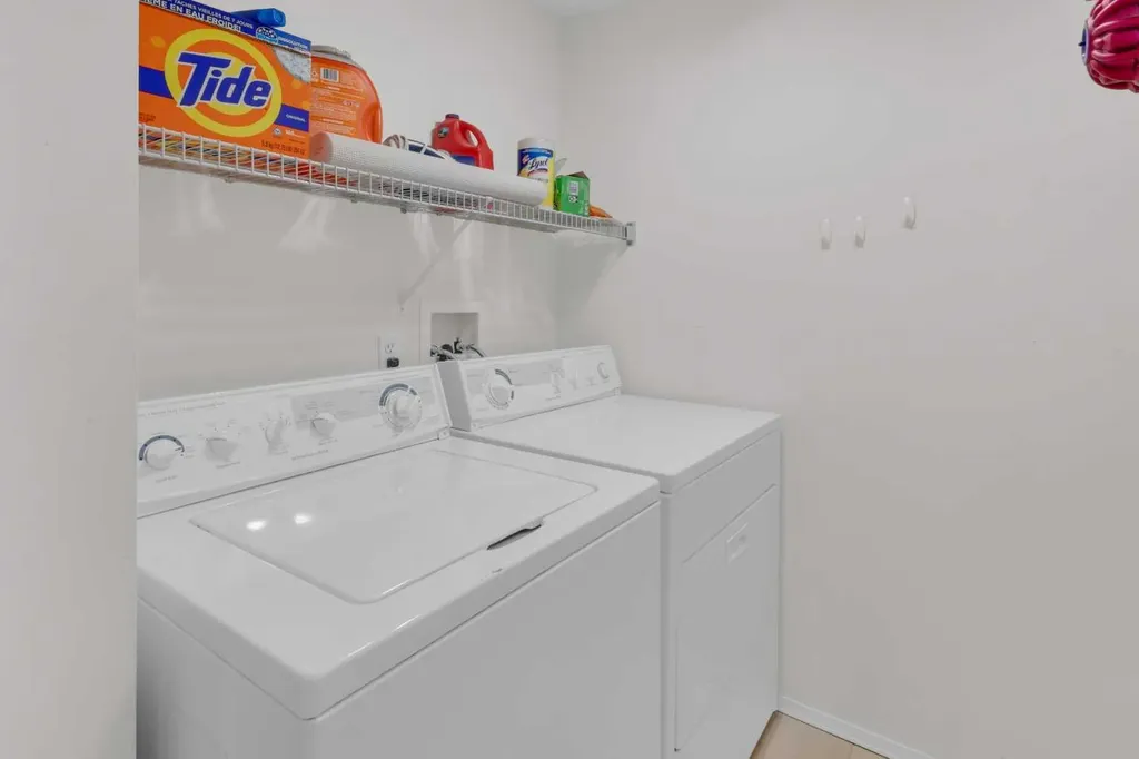 3115 Sienna Park Green SW Calgary AB T3H 3N7