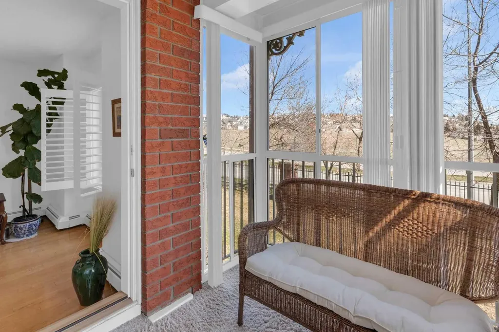 3115 Sienna Park Green SW Calgary AB T3H 3N7