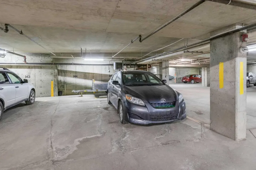 3115 Sienna Park Green SW Calgary AB T3H 3N7
