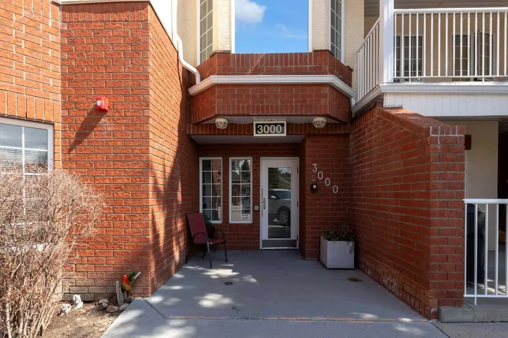 3115 Sienna Park Green SW Calgary AB T3H 3N7