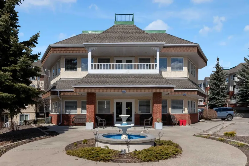 3115 Sienna Park Green SW Calgary AB T3H 3N7