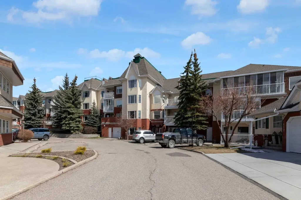 3115 Sienna Park Green SW Calgary AB T3H 3N7