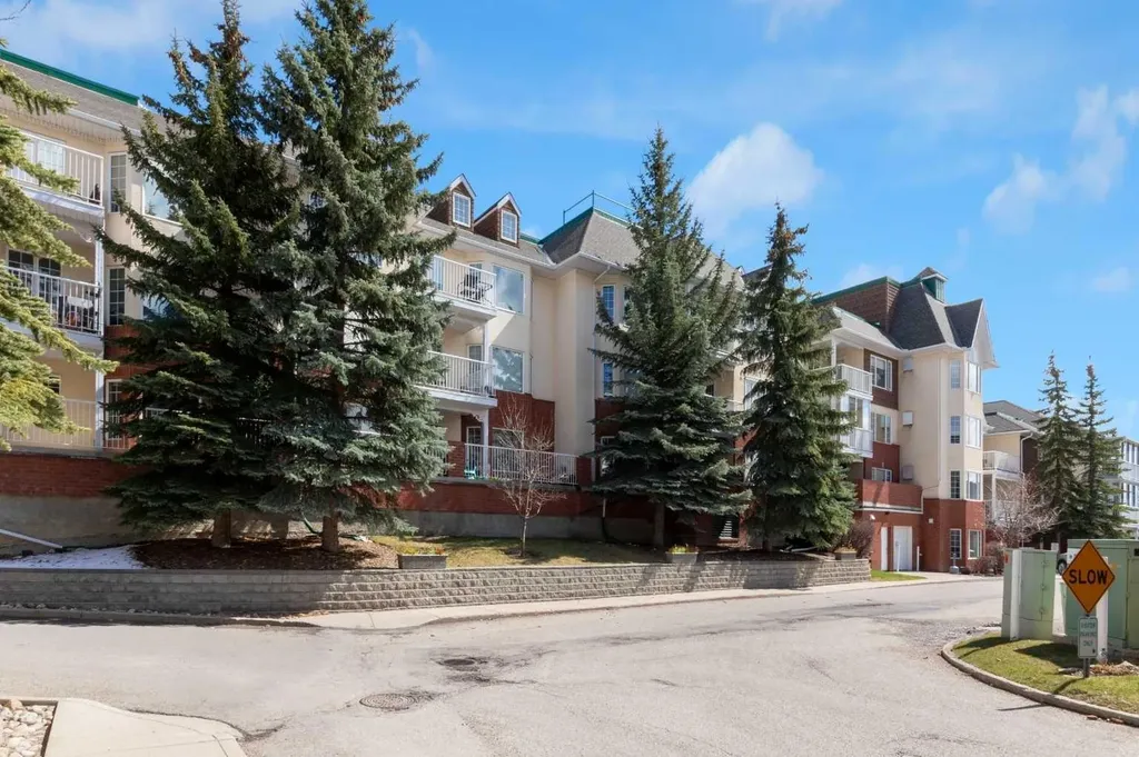 3115 Sienna Park Green SW Calgary AB T3H 3N7