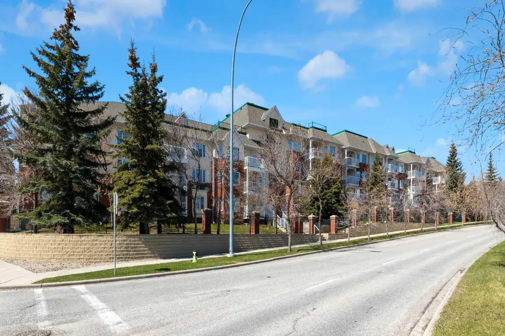 3115 Sienna Park Green SW Calgary AB T3H 3N7