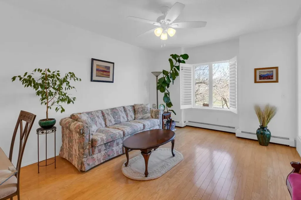 3115 Sienna Park Green SW Calgary AB T3H 3N7