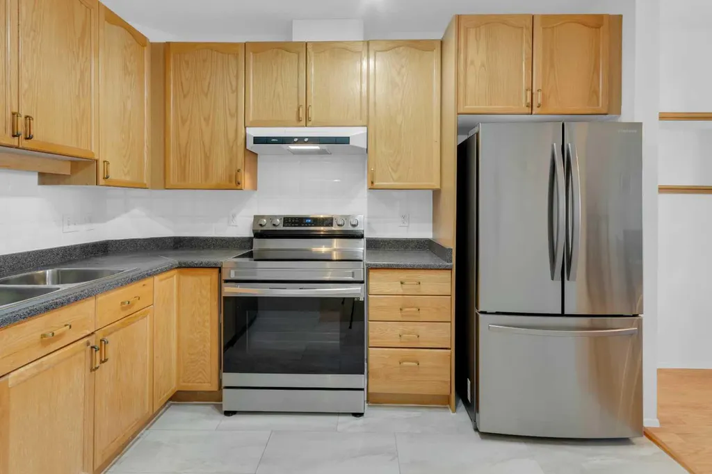 3115 Sienna Park Green SW Calgary AB T3H 3N7